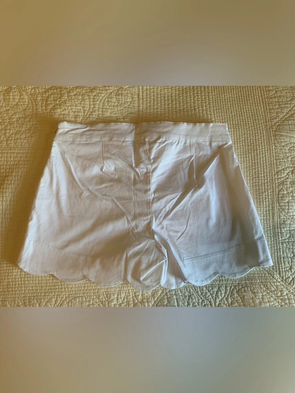 New with tags Mudpie White Scallop Shorts